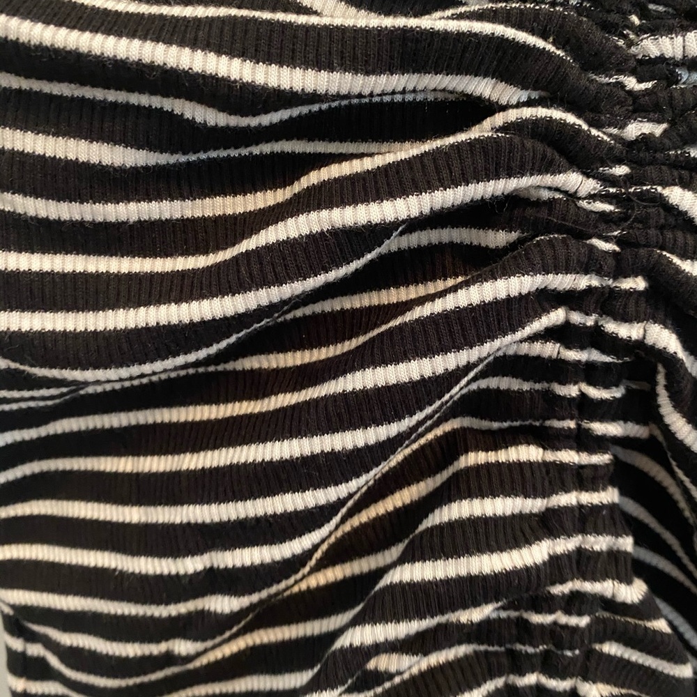 Striped Crop Top - Picture 2 of 3